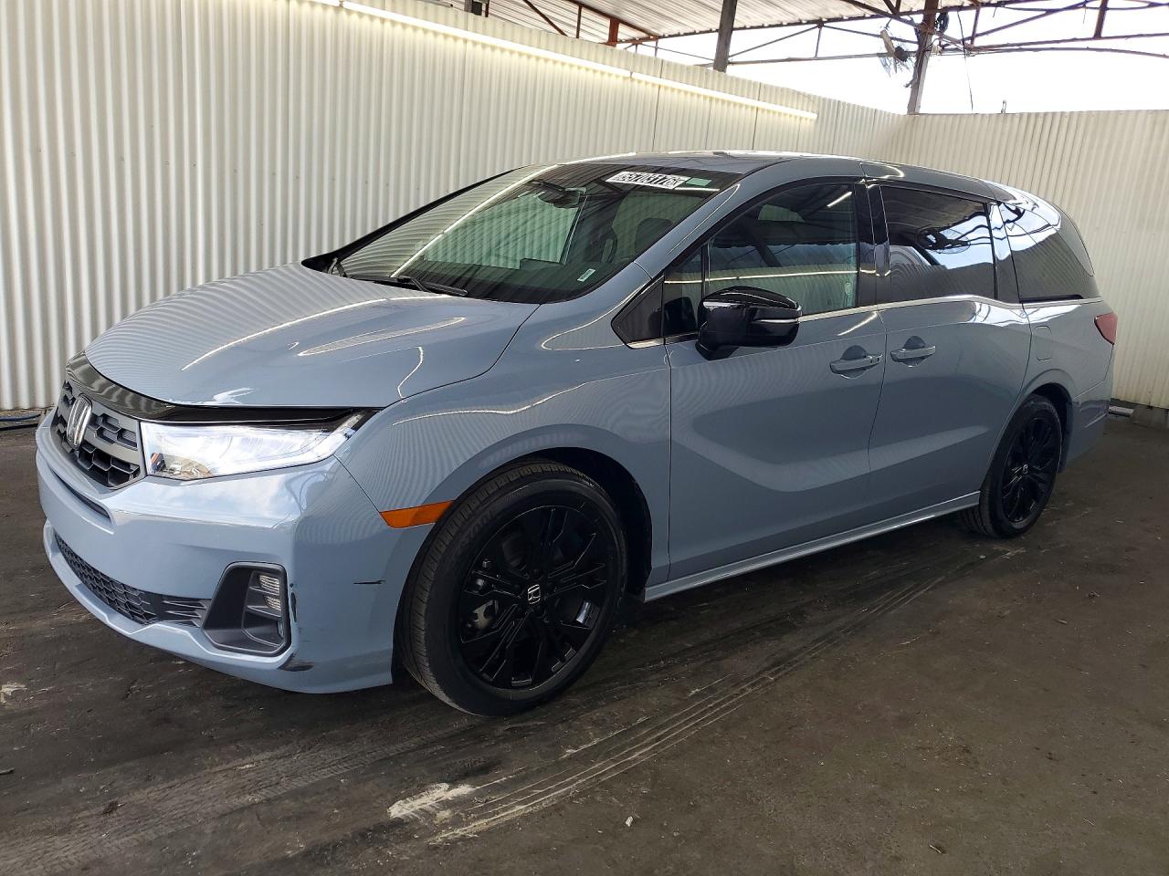 Salvage Honda Odyssey Image