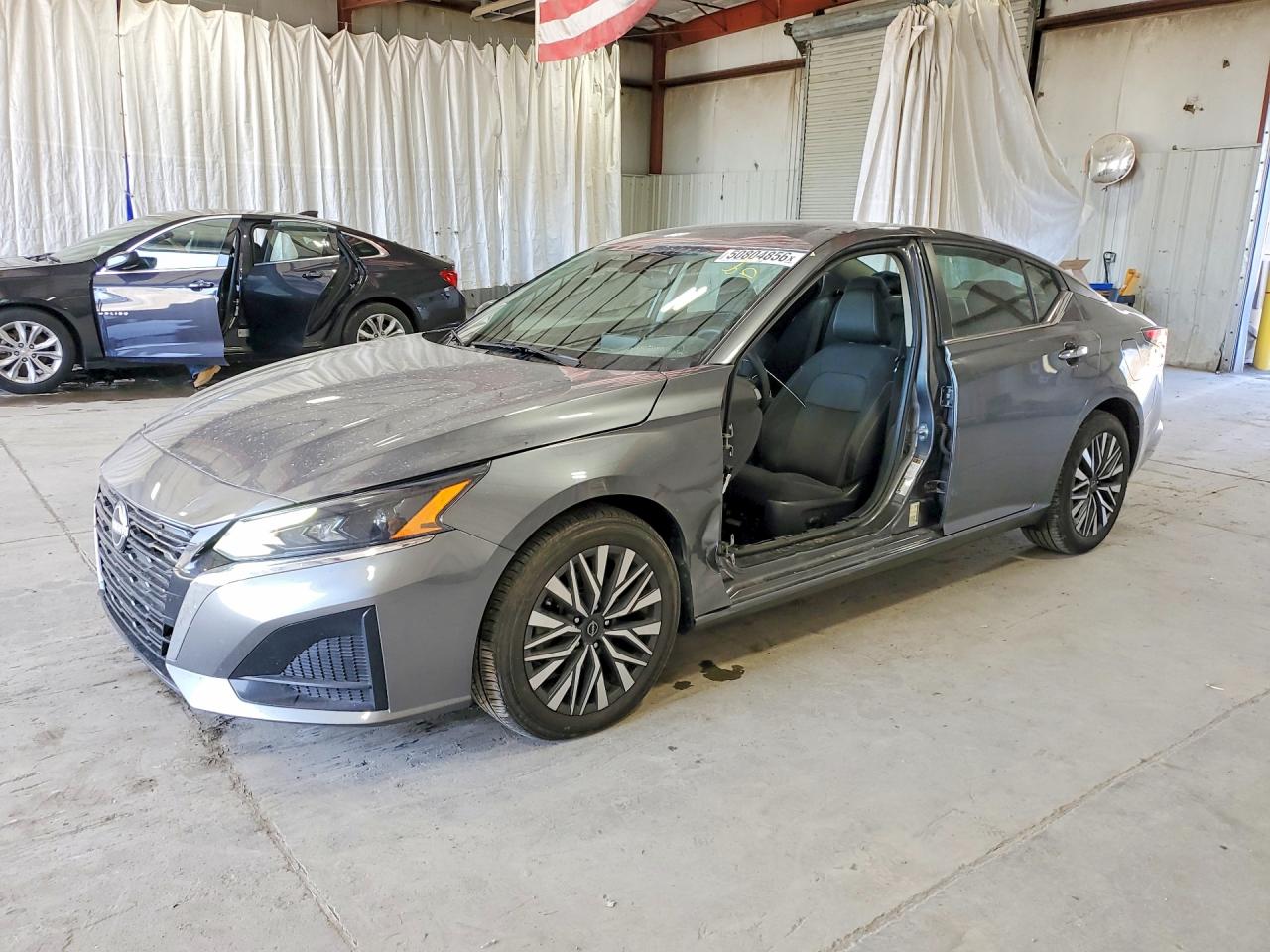 Salvage Nissan Altima Image