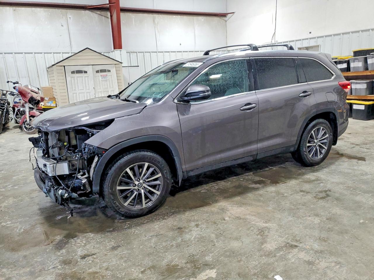 Salvage Toyota Highlander Image