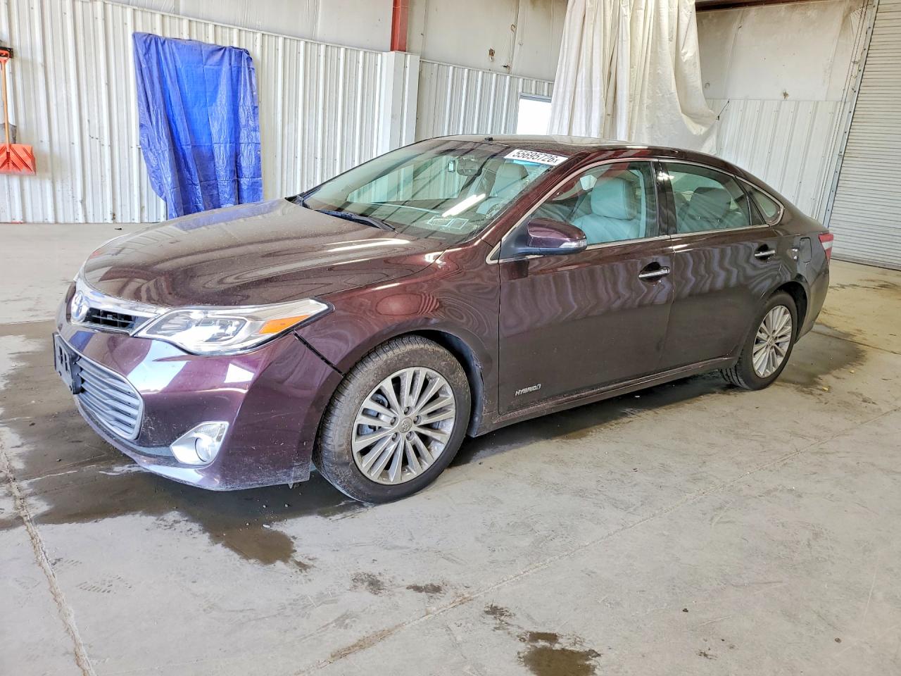 Salvage Toyota Avalon Image