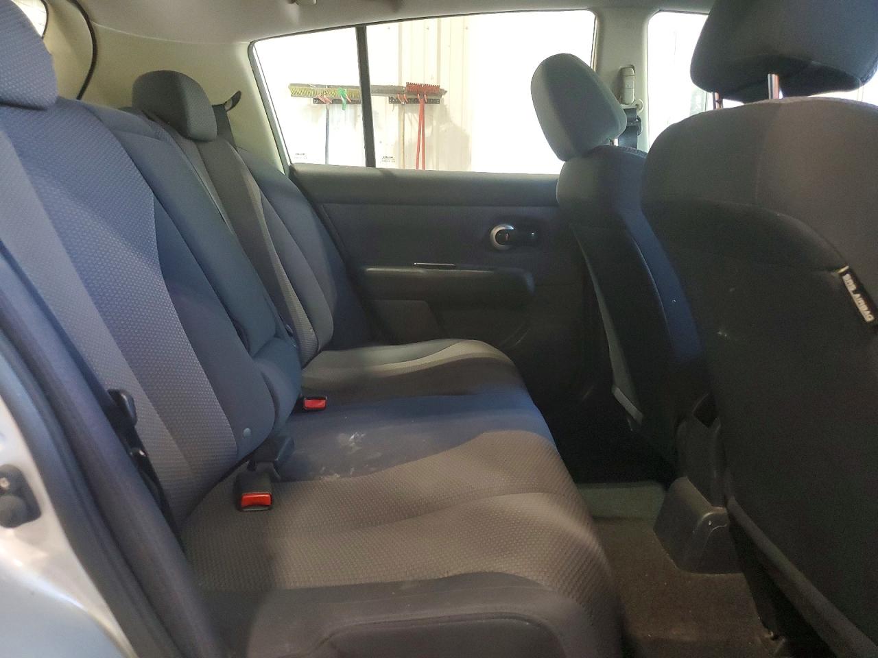 Nissan Versa 1.8 S