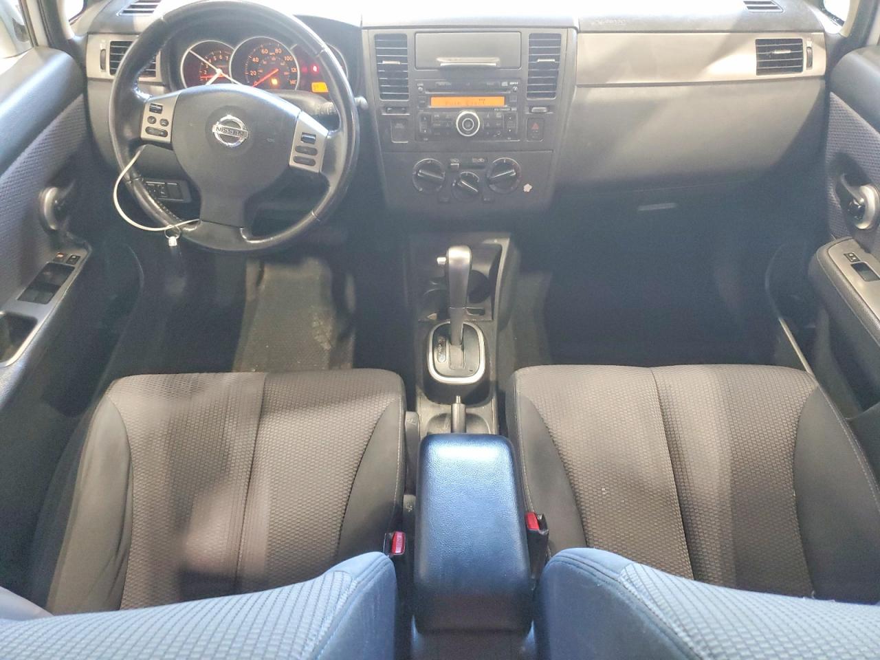 Nissan Versa 1.8 S