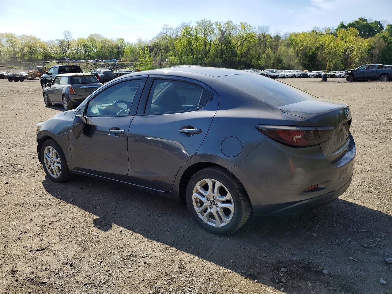 Toyota Yaris Base