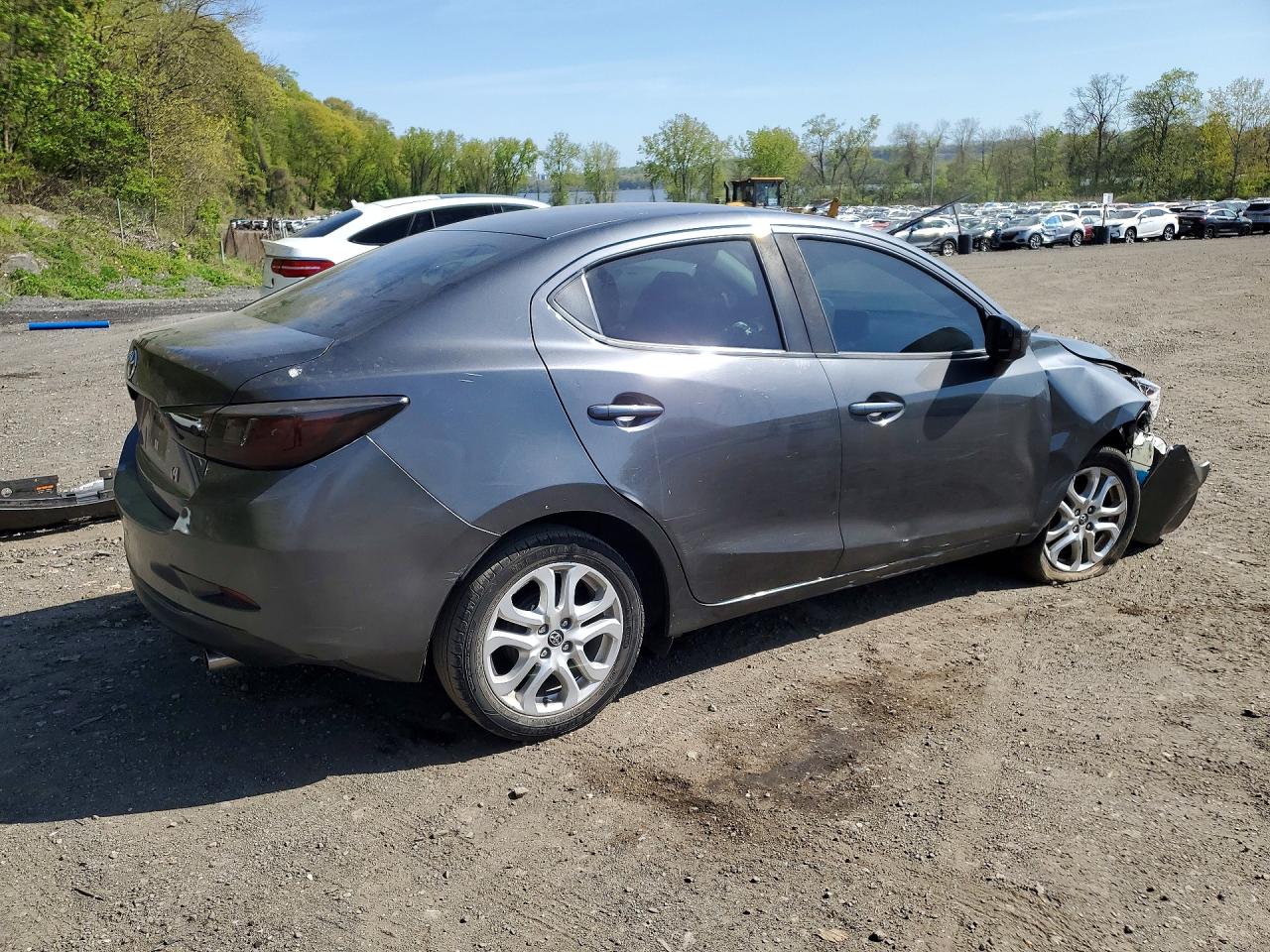 Toyota Yaris Base