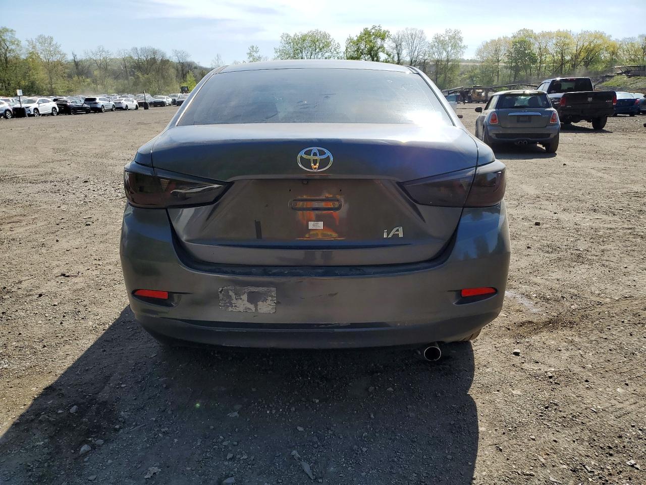 Toyota Yaris Base