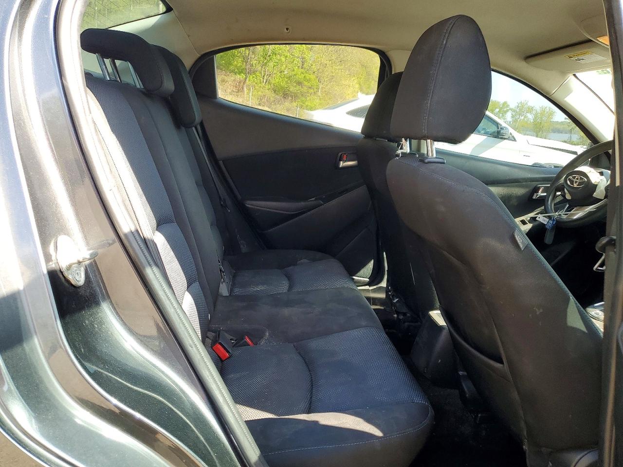 Toyota Yaris Base