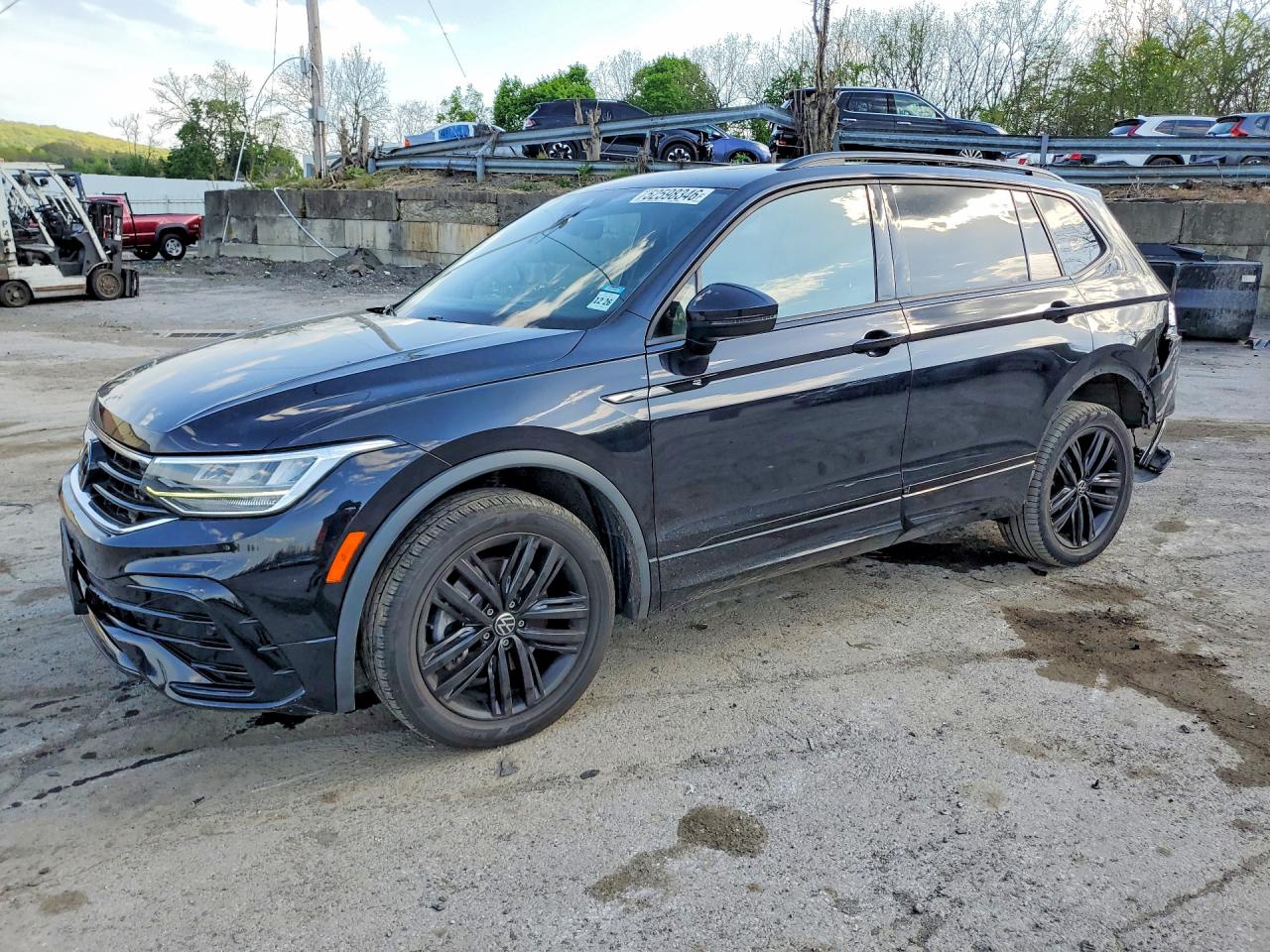 Salvage Volkswagen Tiguan Image