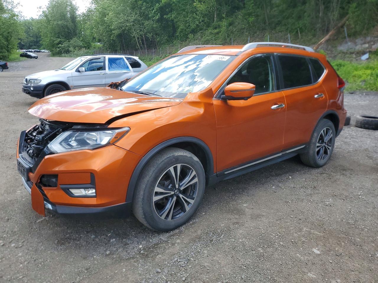 Salvage Nissan Rogue Image
