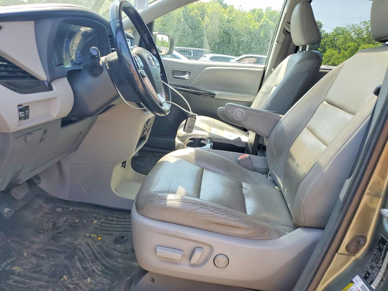Toyota Sienna Xle 8-passenger
