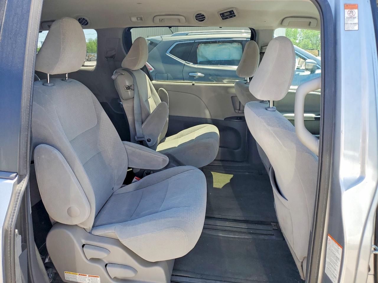 Toyota Sienna Le