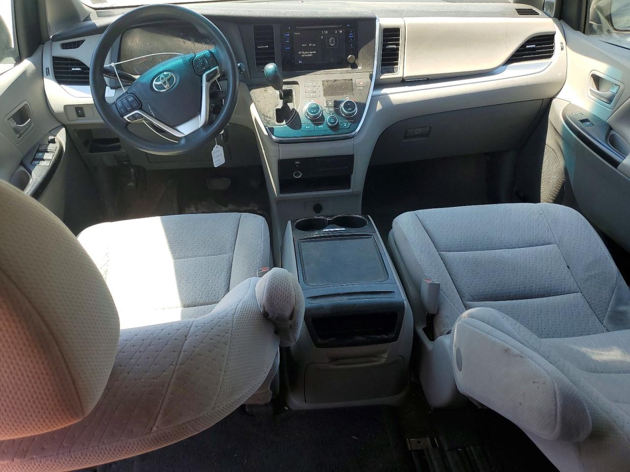 Toyota Sienna Le