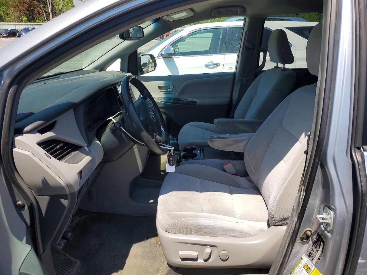 Toyota Sienna Le