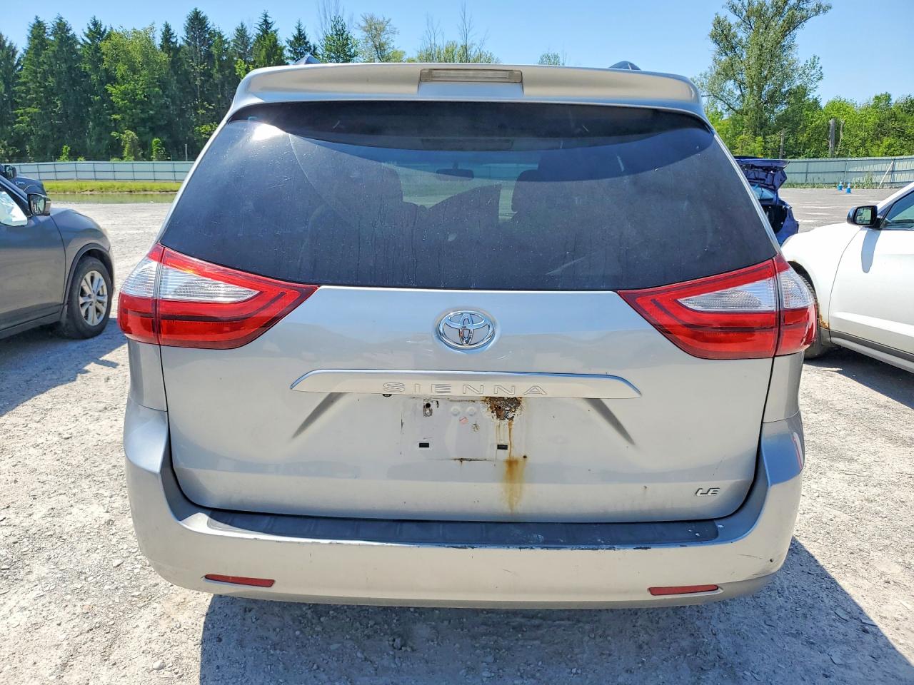 Toyota Sienna Le