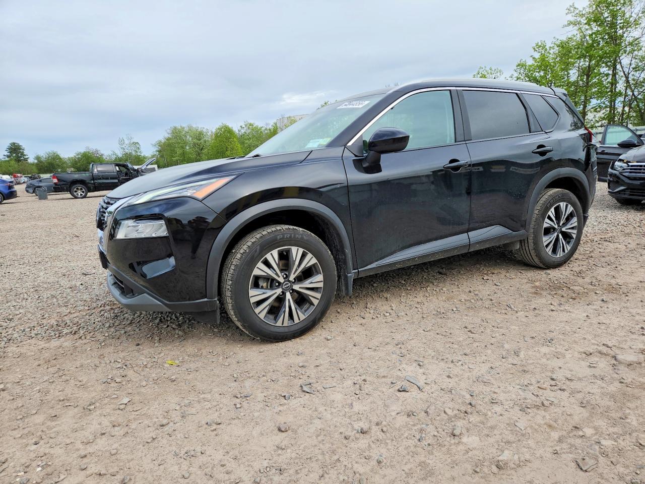 Salvage Nissan Rogue Image