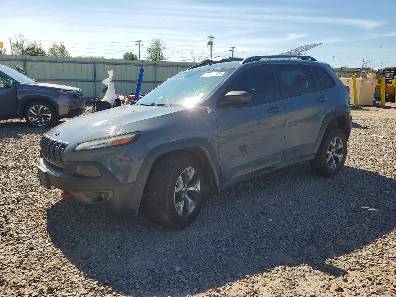 Salvage Jeep Cherokee Image