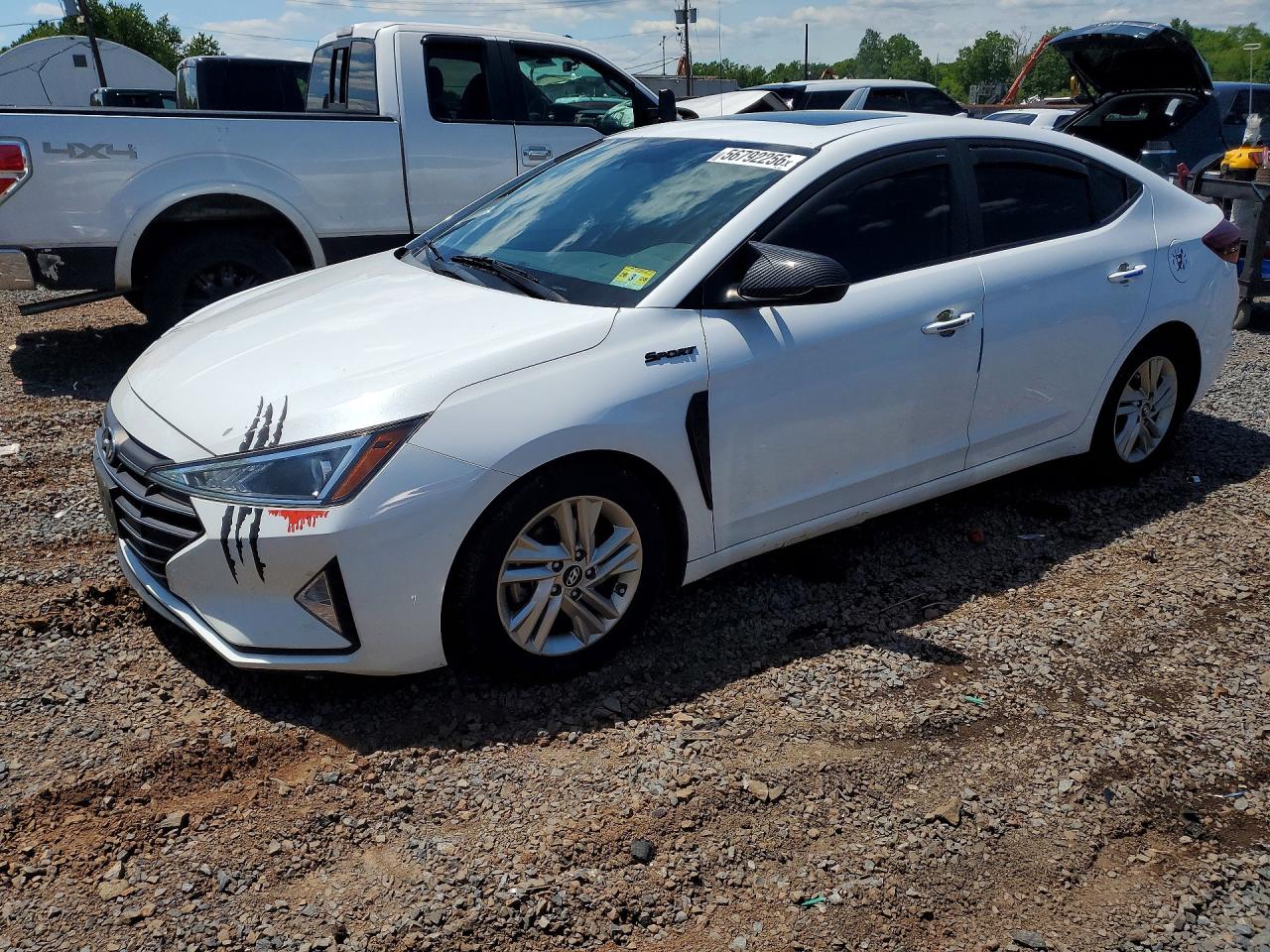 Salvage Hyundai ELANTRA Image