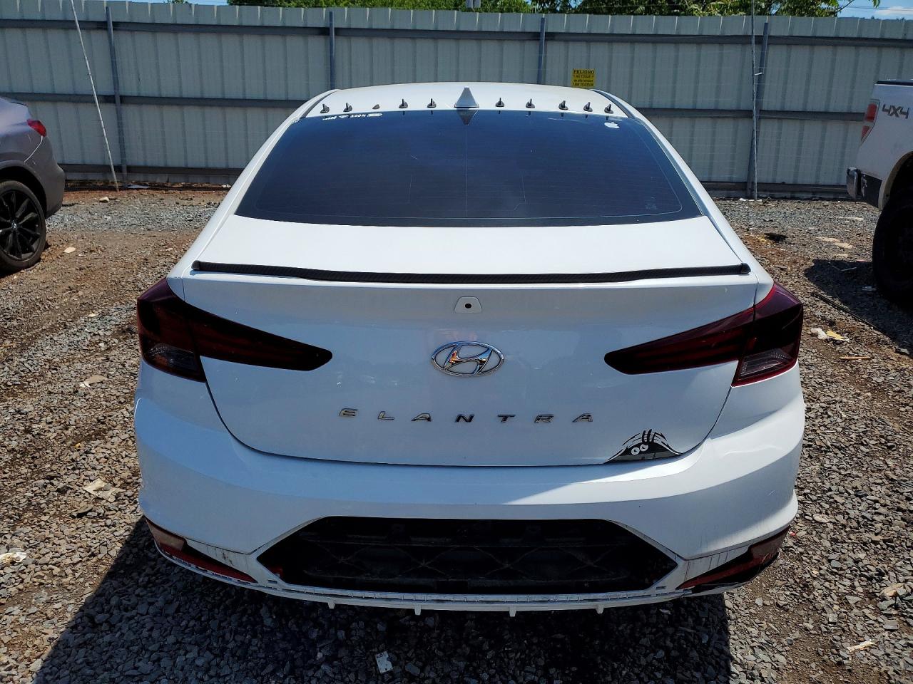 Hyundai ELANTRA Sel