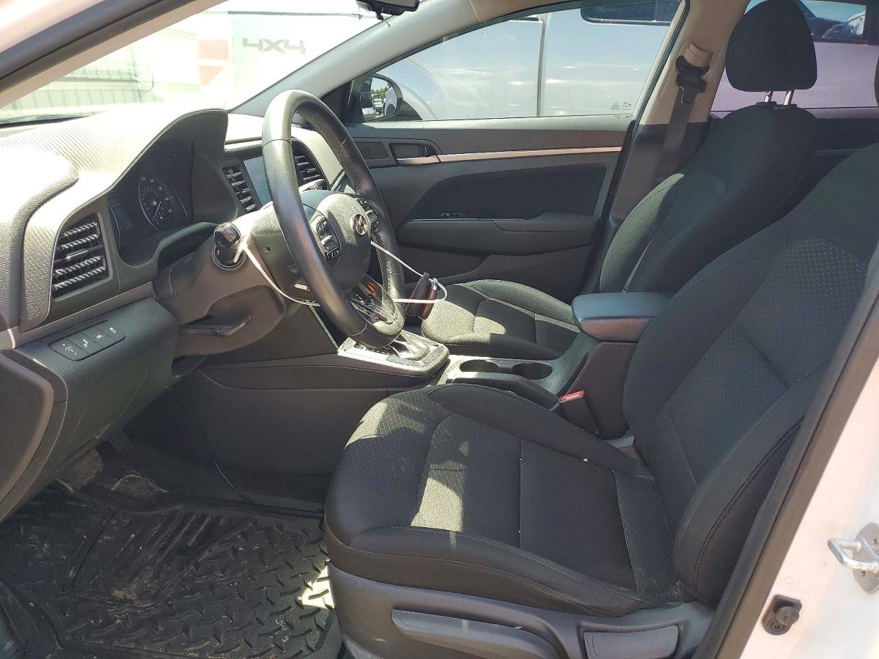 Hyundai ELANTRA Sel
