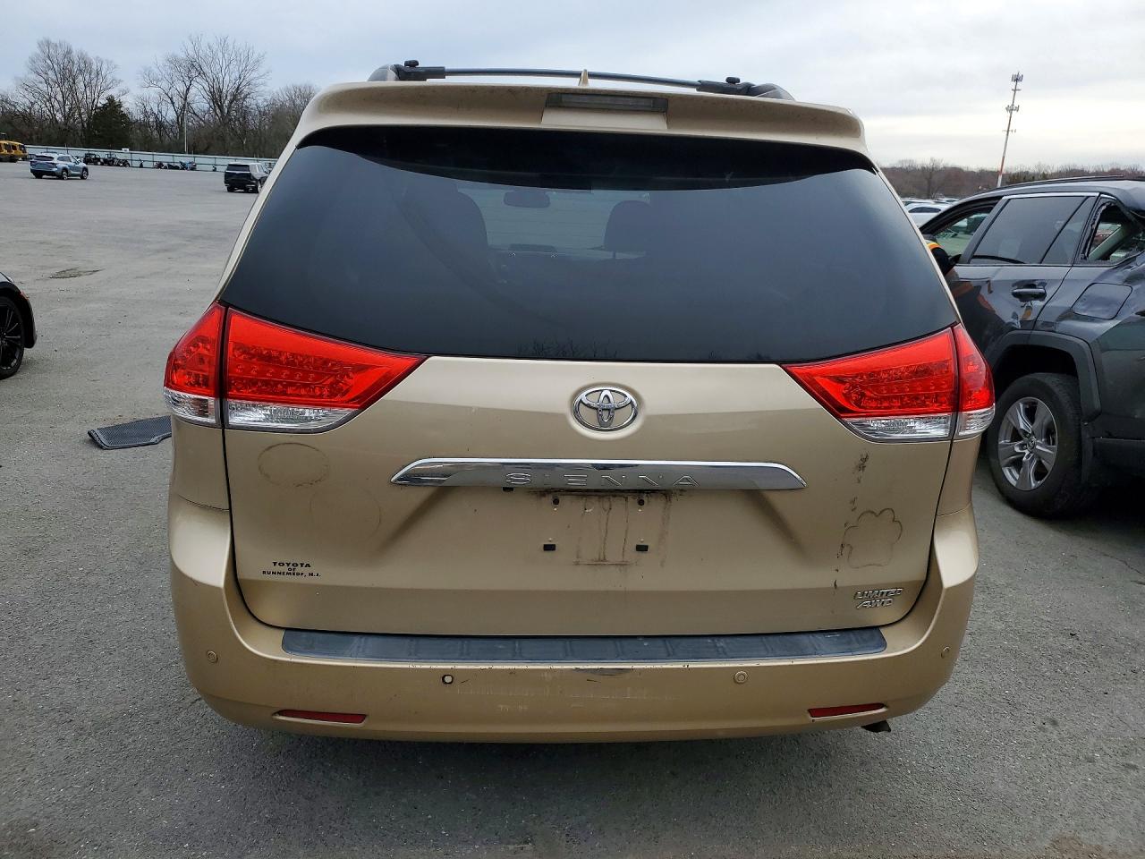 Toyota Sienna Limited 7-passenger