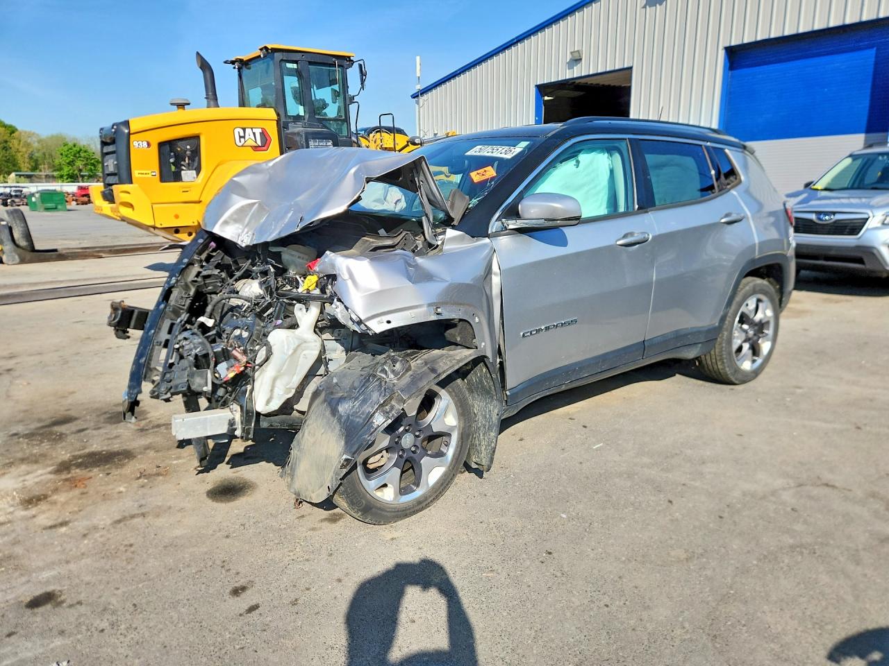 Salvage Jeep Compass Image