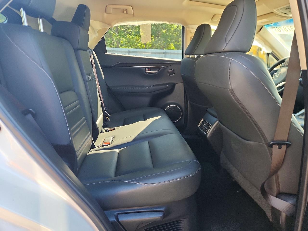 Lexus NX Base