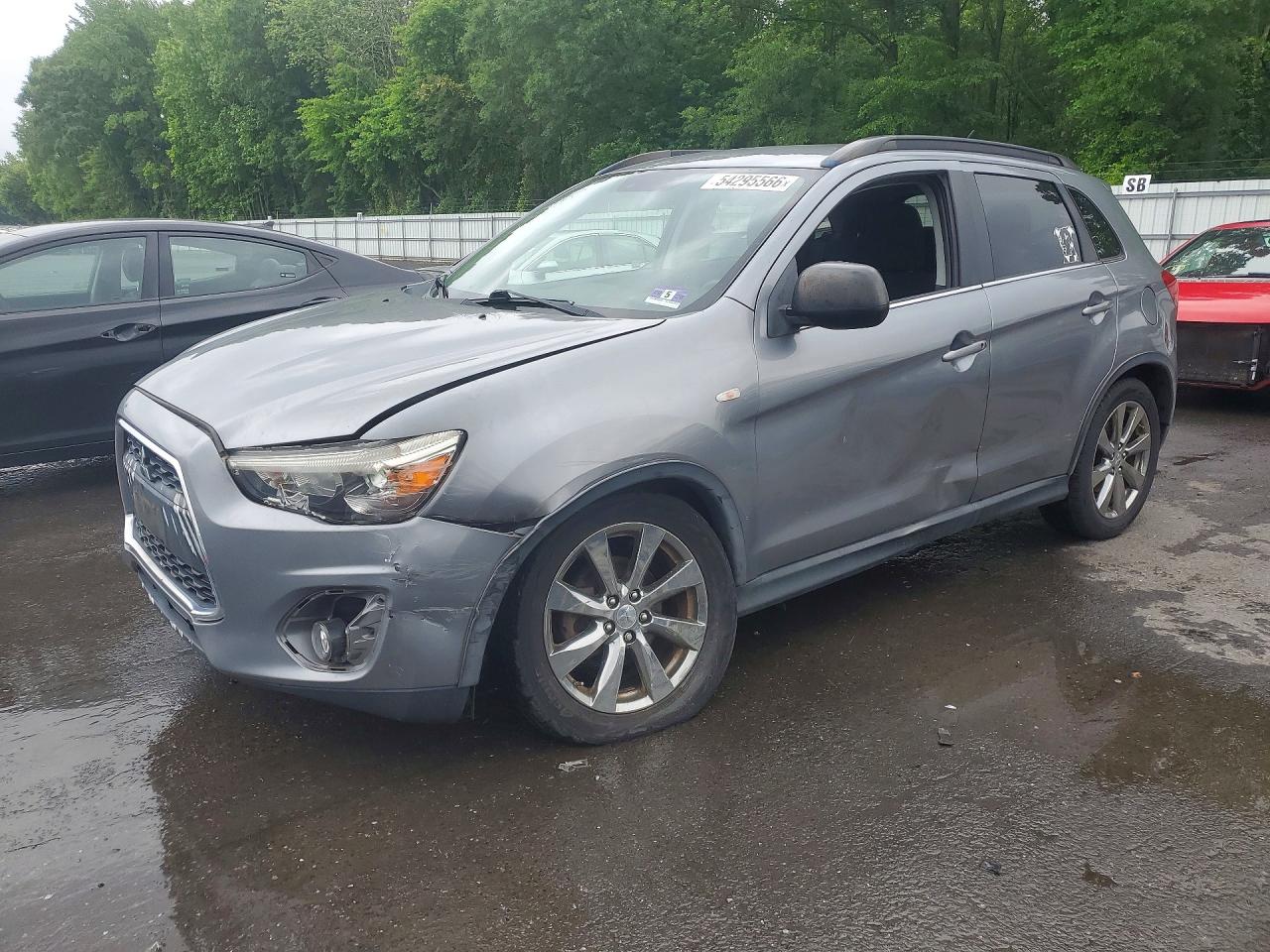 Salvage Mitsubishi Outlander Image