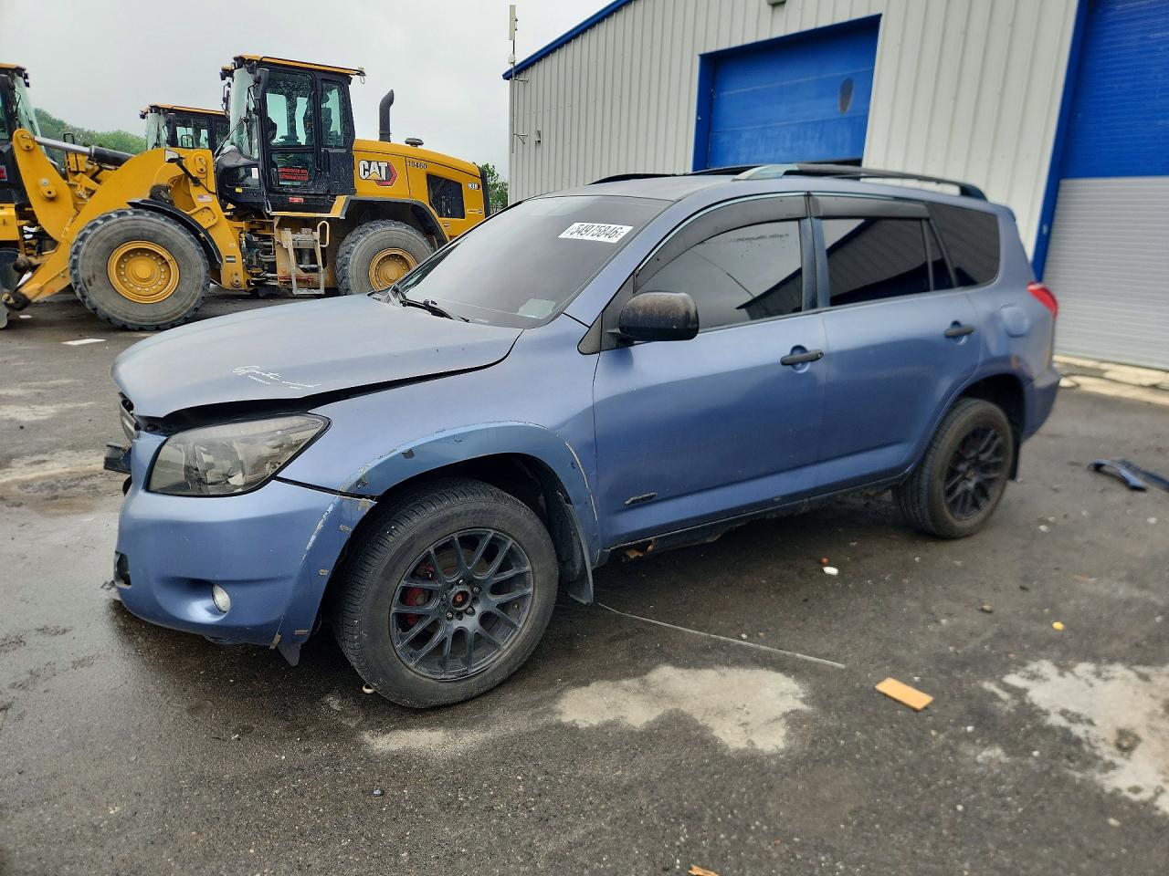 Salvage Toyota RAV4 Image