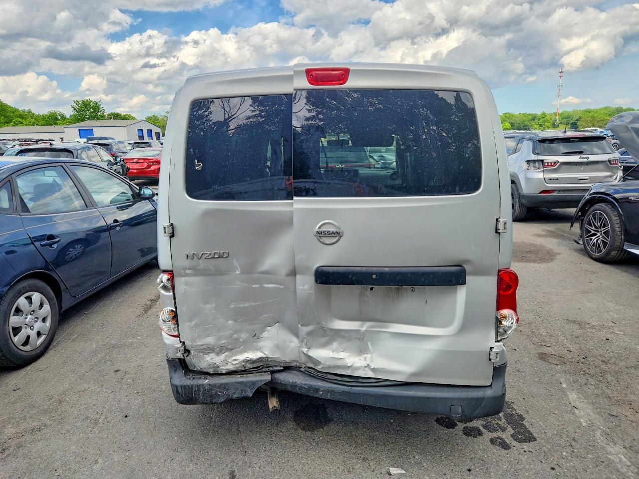 Nissan Nv S