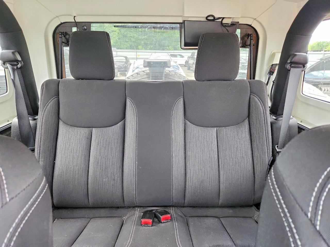 Jeep Wrangler Sahara