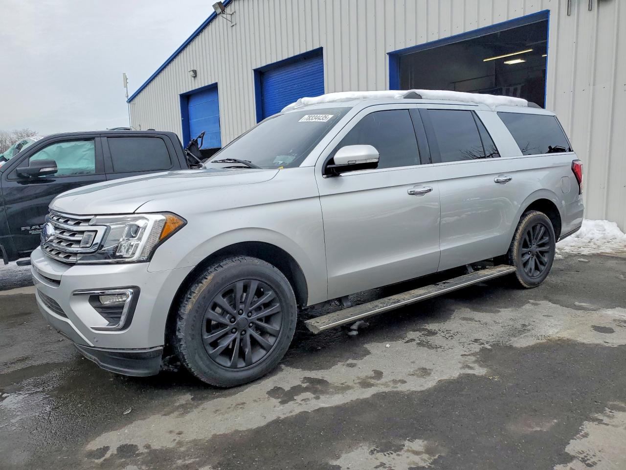 Salvage Ford Expedition Image