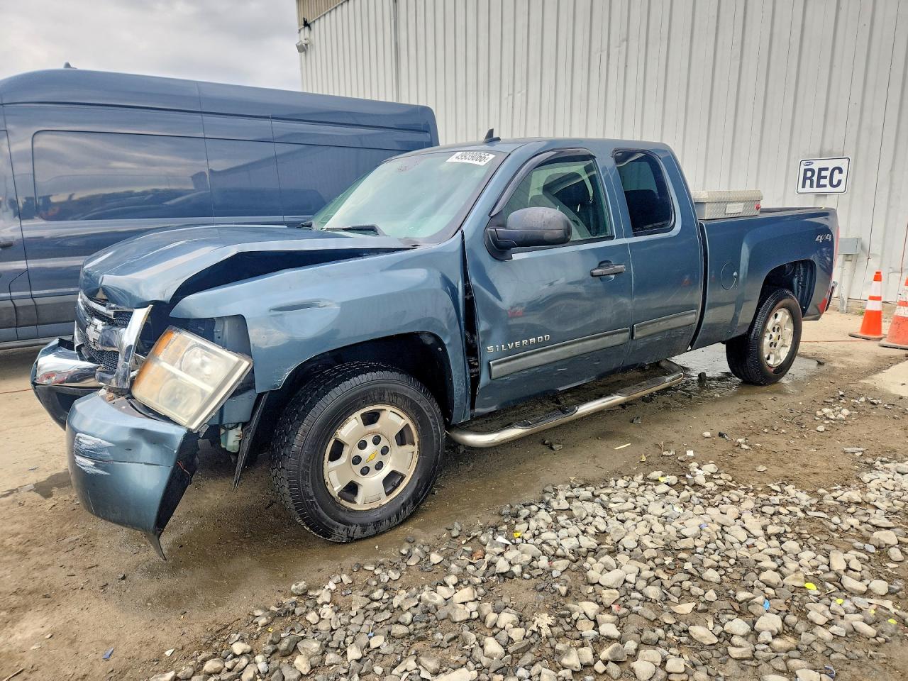 Salvage Chevrolet Silverado Image