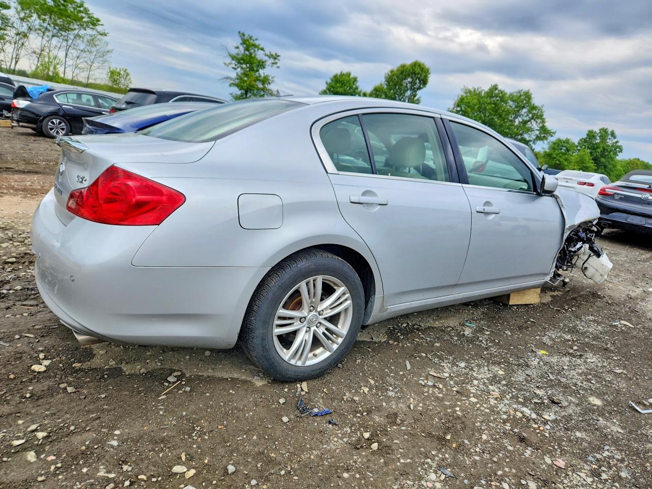 INFINITI G37 X