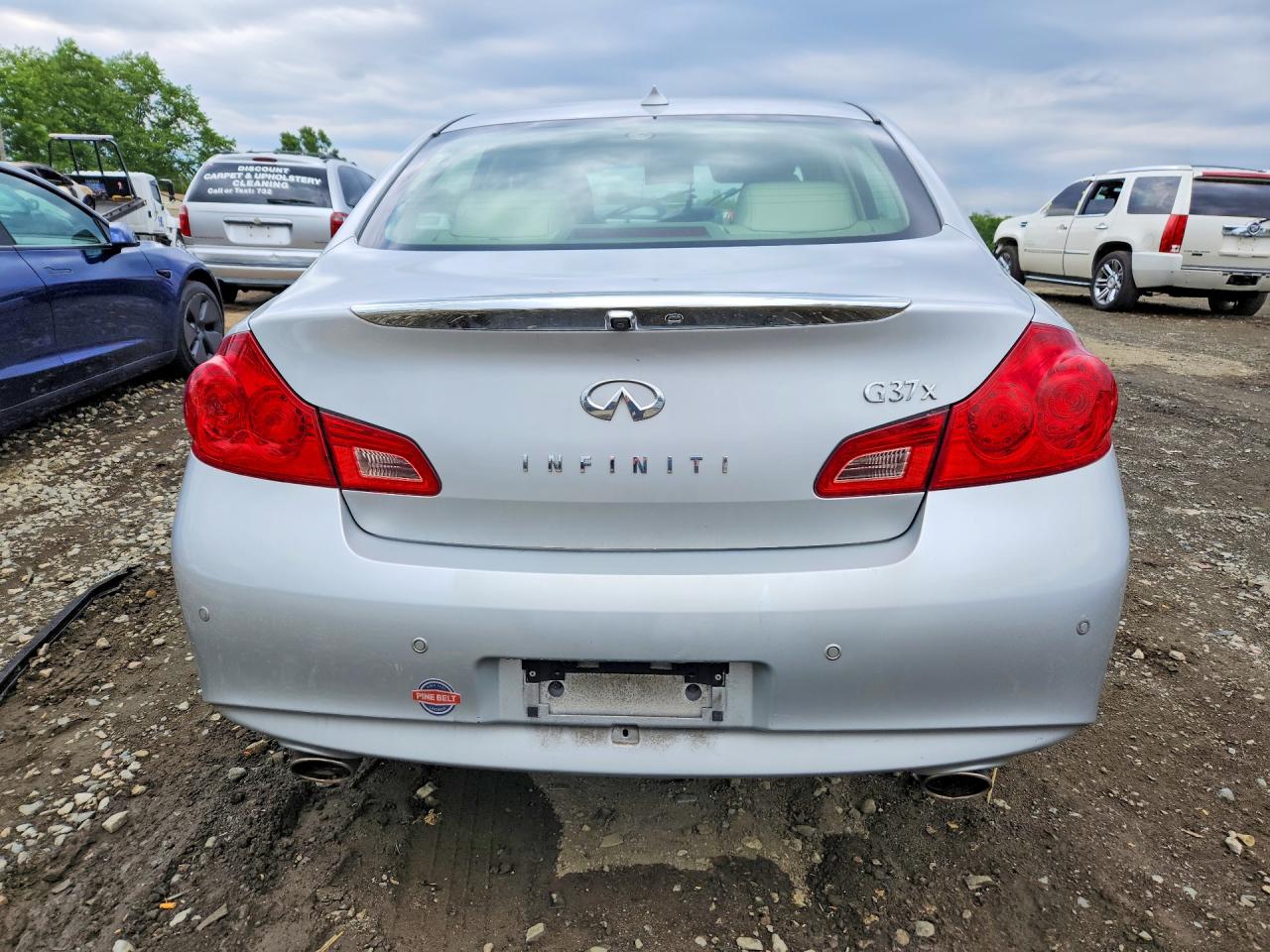 INFINITI G37 X