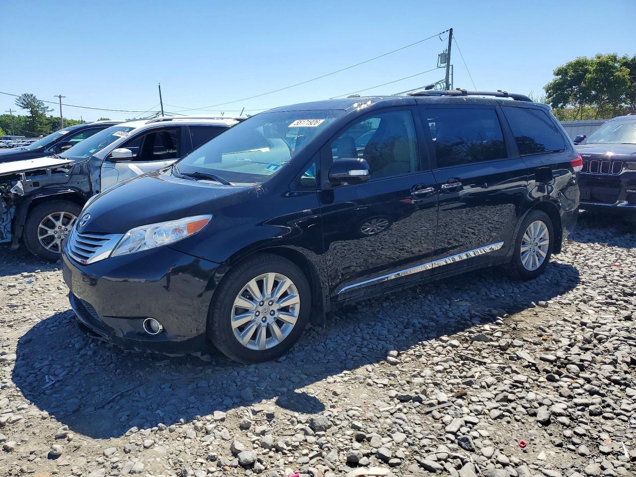 Salvage Toyota Sienna Image