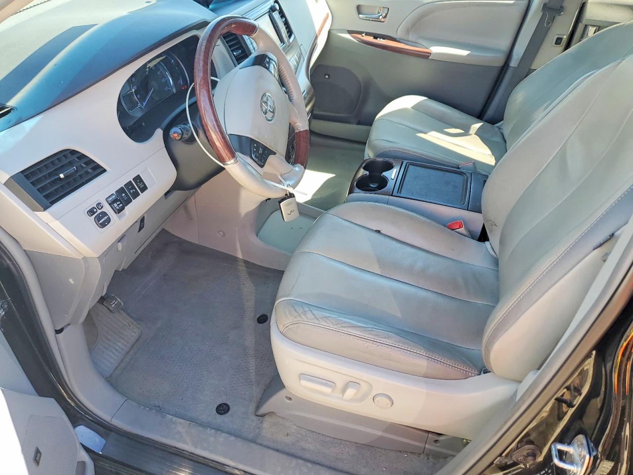 Toyota Sienna Limited 7-passenger