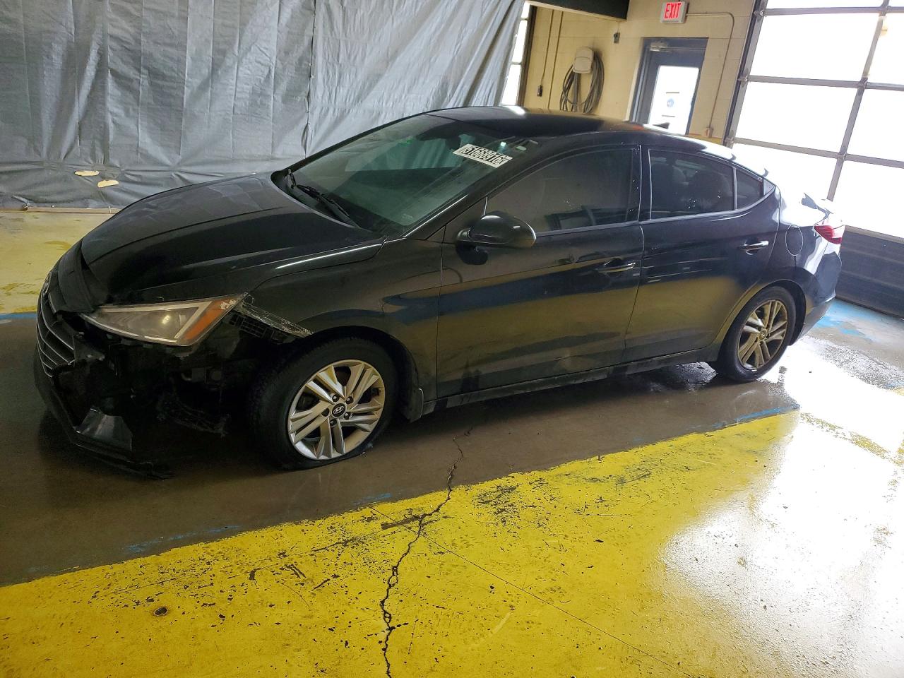 Salvage Hyundai ELANTRA Image