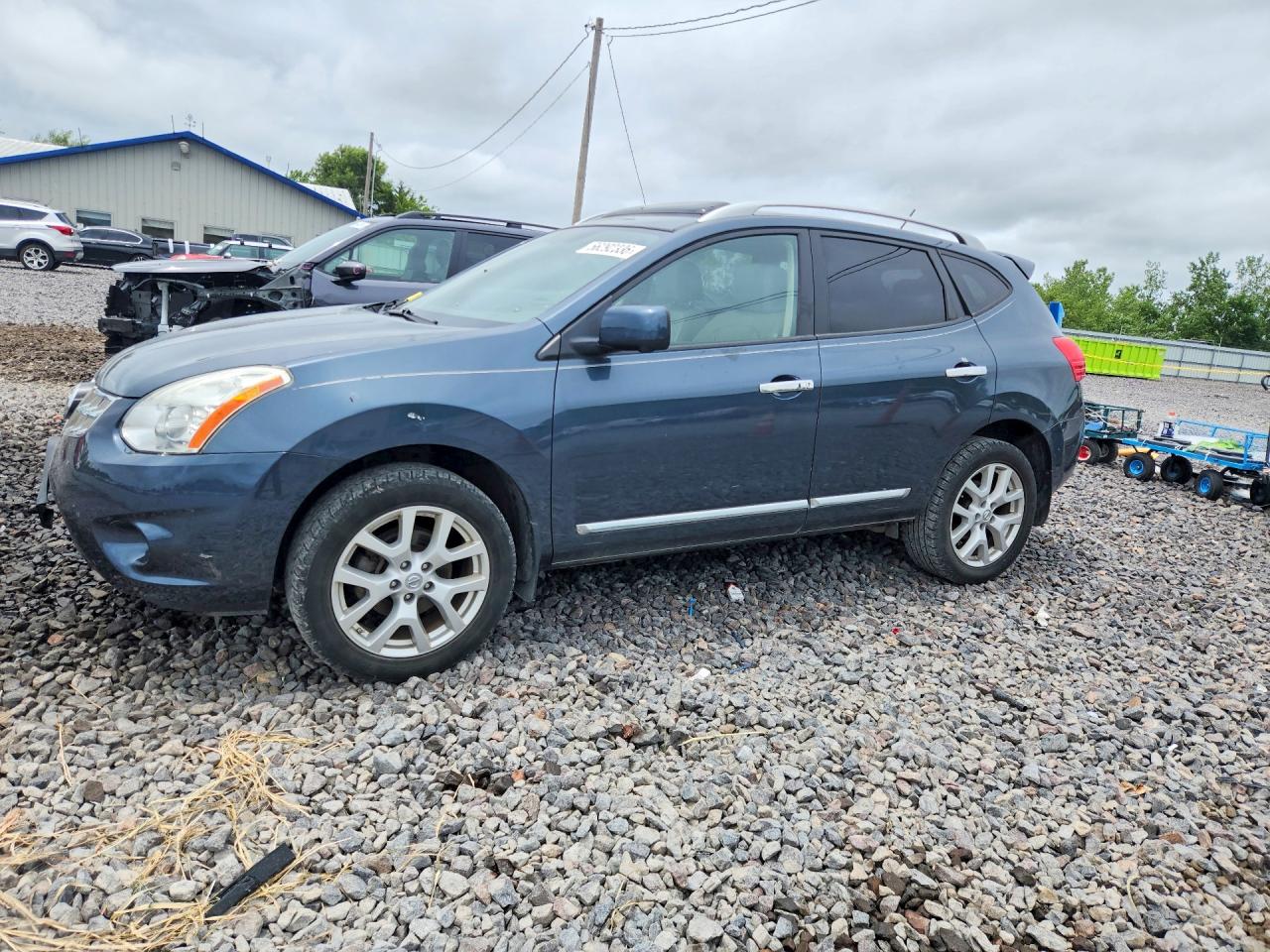 Salvage Nissan Rogue Image