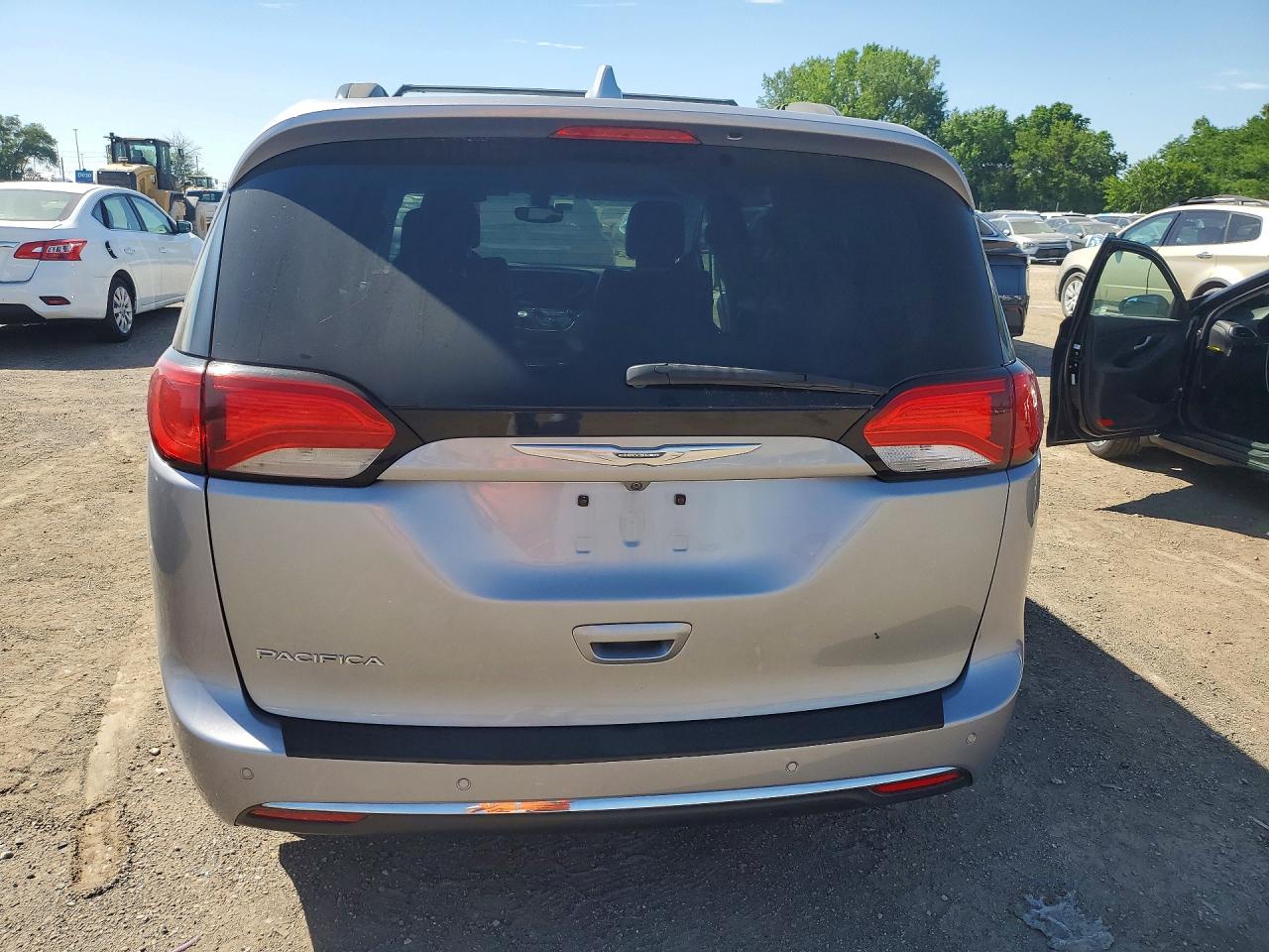 Chrysler Pacifica Touring L