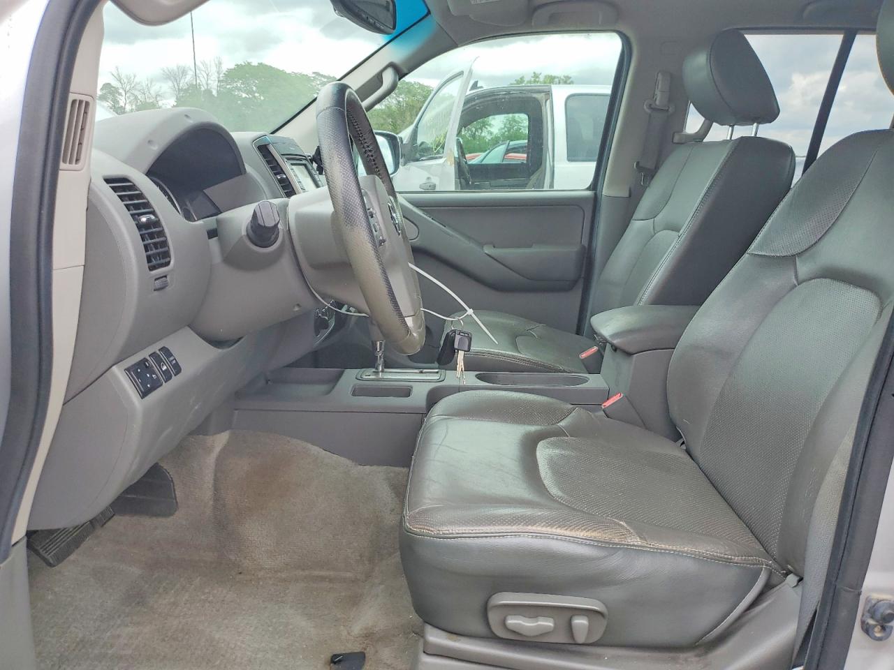 Nissan Frontier S