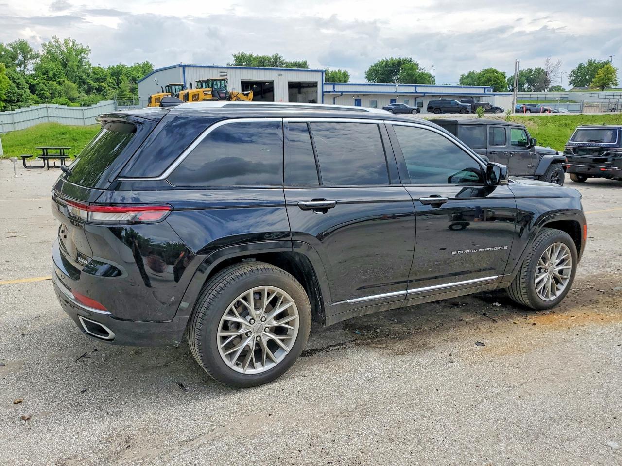 Jeep Cherokee Summit
