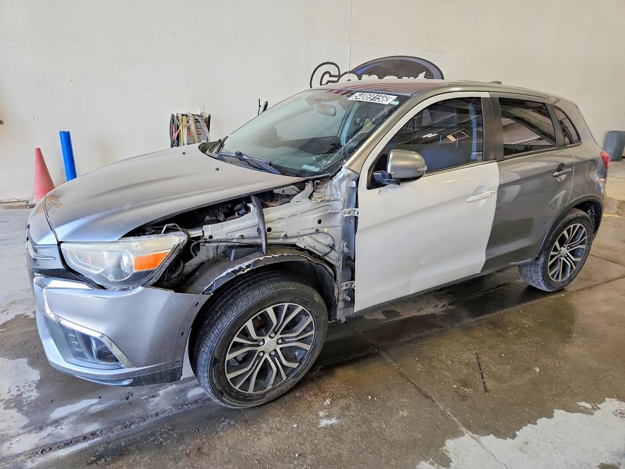 Salvage Mitsubishi Outlander Image