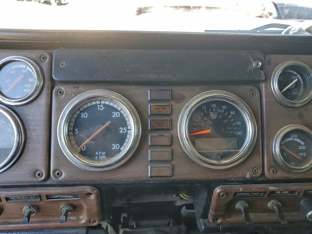 Freightliner Conventional Fld120