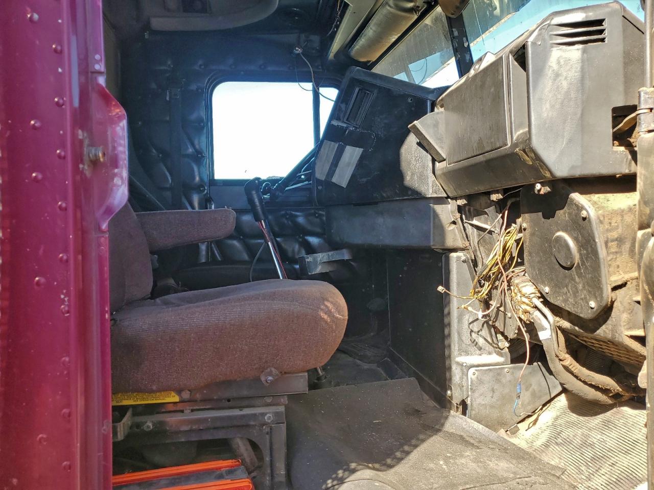 Freightliner Conventional Fld120