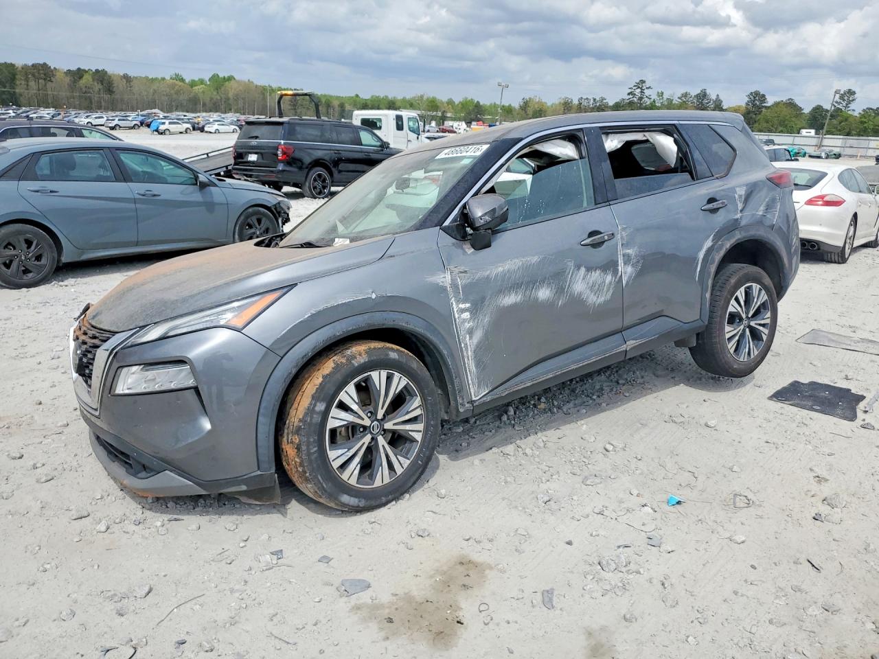 Salvage Nissan Rogue Image