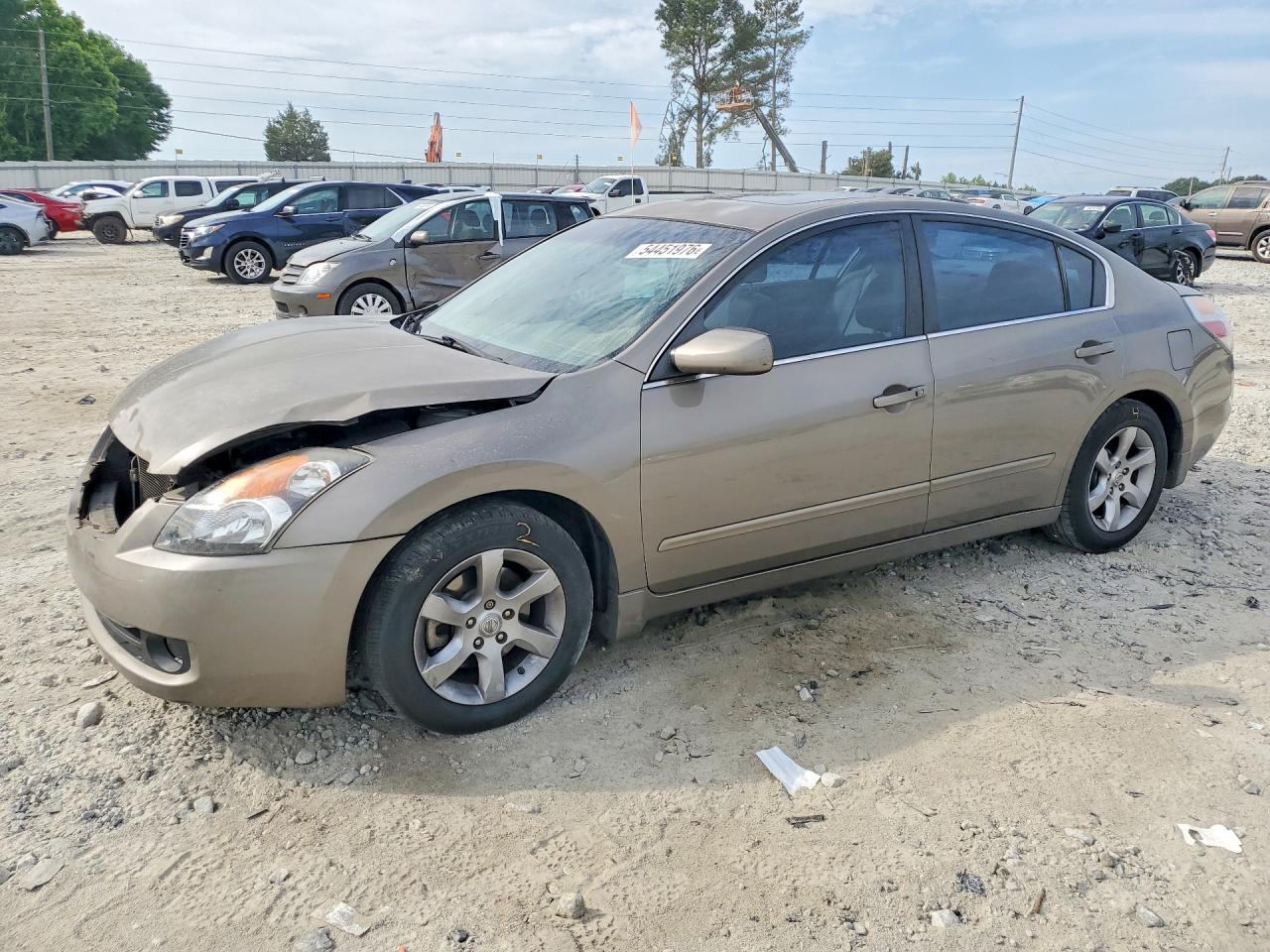Salvage Nissan Altima Image