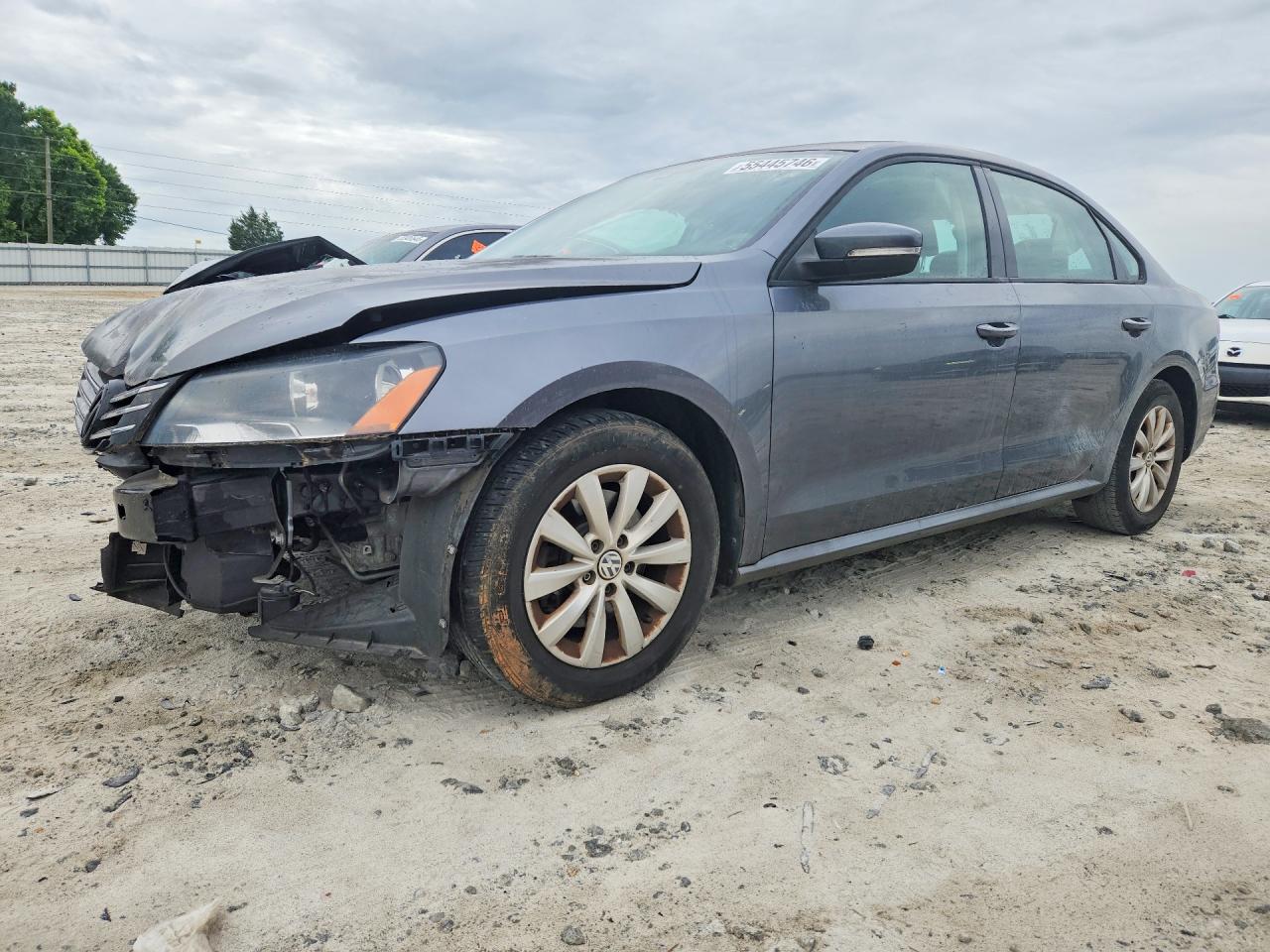 Salvage Volkswagen Passat Image