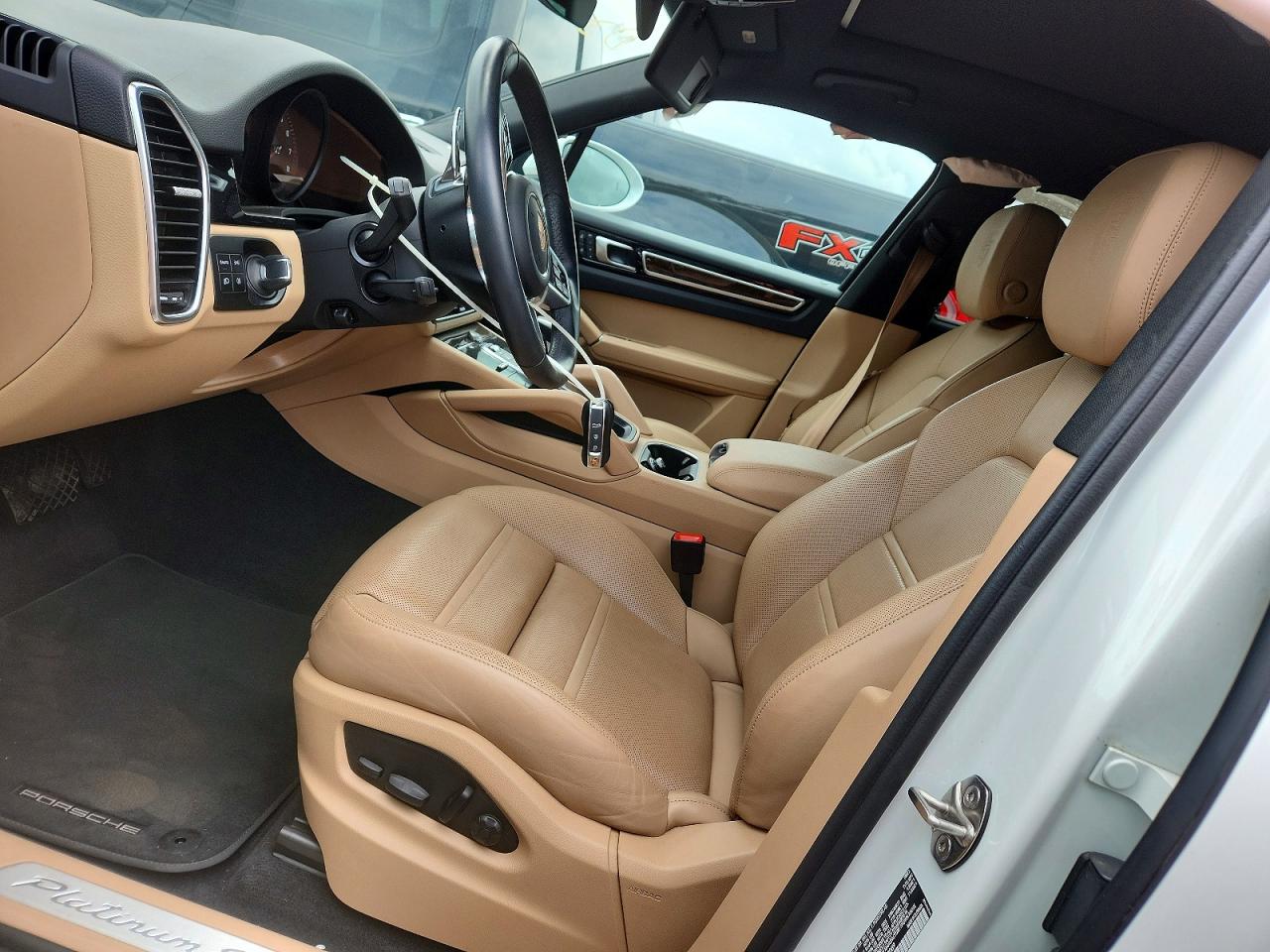 Porsche Cayenne Base