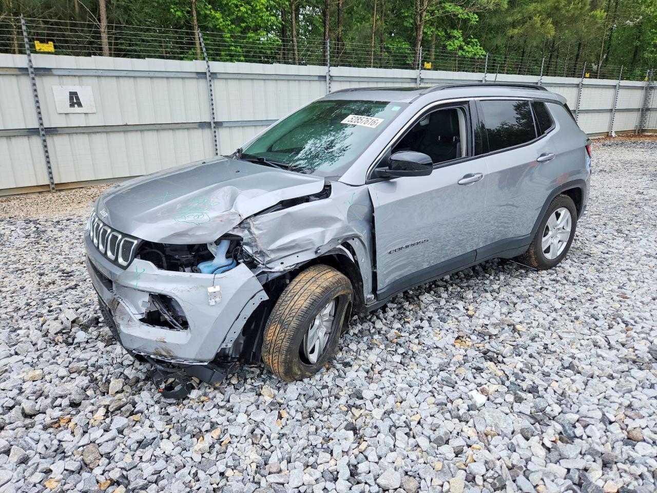 Salvage Jeep Compass Image