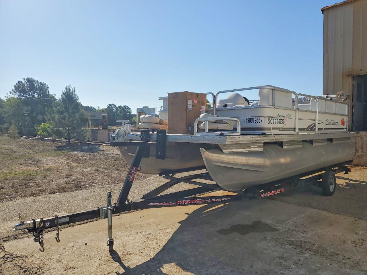 Sun Tracker Marine Trl