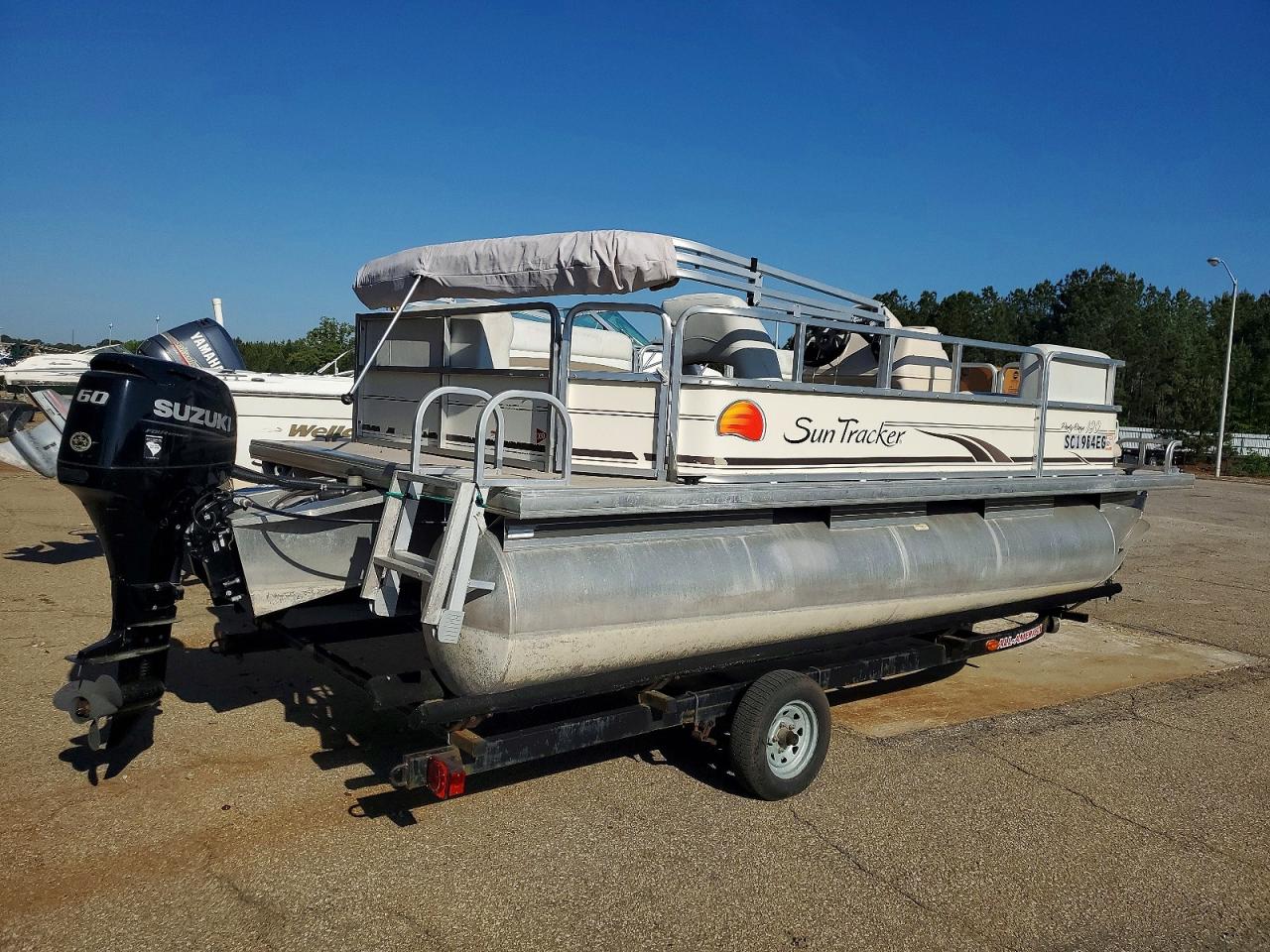 Sun Tracker Marine Trl